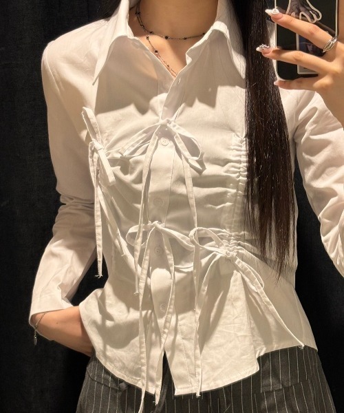 Never mind the XU / Chikashitsu+（ネバーマインド ザ エックスユー / チカシツプラス）の「韓国ファッション nmtc + エヌエムティーシープラス ribbon crop shirt リボンシャツ リボンブラウス 長袖トップス 長袖シャツ カットソー シャーリングトップス バレエコア Y2Kファッション（シャツ/ブラウス・レディース・ブラック/ホワイト/ライトピンク・ONE SIZE）」の12枚目の写真