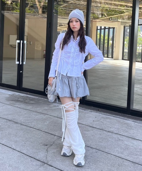 Never mind the XU / Chikashitsu+（ネバーマインド ザ エックスユー / チカシツプラス）の「韓国ファッション nmtc + エヌエムティーシープラス ribbon crop shirt リボンシャツ リボンブラウス 長袖トップス 長袖シャツ カットソー シャーリングトップス バレエコア Y2Kファッション（シャツ/ブラウス・レディース・ブラック/ホワイト/ライトピンク・ONE SIZE）」の19枚目の写真