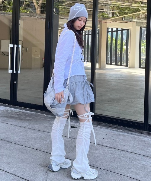 Never mind the XU / Chikashitsu+（ネバーマインド ザ エックスユー / チカシツプラス）の「韓国ファッション nmtc + エヌエムティーシープラス ribbon crop shirt リボンシャツ リボンブラウス 長袖トップス 長袖シャツ カットソー シャーリングトップス バレエコア Y2Kファッション（シャツ/ブラウス・レディース・ブラック/ホワイト/ライトピンク・ONE SIZE）」の20枚目の写真