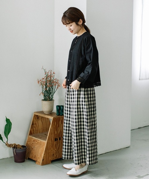 POU DOU DOU（プードゥドゥ）の「＜made in INDIA＞ピンタックレースブラウス（シャツ/ブラウス・レディース・ブラック/ライトブルー/オフホワイト・3）」の22枚目の写真