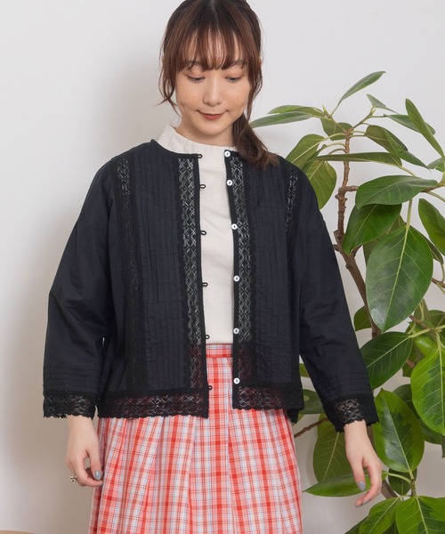 POU DOU DOU（プードゥドゥ）の「＜made in INDIA＞ピンタックレースブラウス（シャツ/ブラウス・レディース・ブラック/ライトブルー/オフホワイト・3）」の11枚目の写真