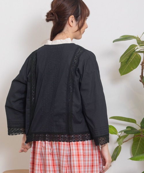 POU DOU DOU（プードゥドゥ）の「＜made in INDIA＞ピンタックレースブラウス（シャツ/ブラウス・レディース・ブラック/ライトブルー/オフホワイト・3）」の10枚目の写真