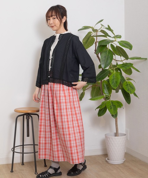 POU DOU DOU（プードゥドゥ）の「＜made in INDIA＞ピンタックレースブラウス（シャツ/ブラウス・レディース・ブラック/ライトブルー/オフホワイト・3）」の7枚目の写真