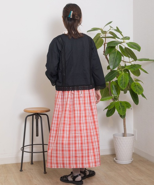 POU DOU DOU（プードゥドゥ）の「＜made in INDIA＞ピンタックレースブラウス（シャツ/ブラウス・レディース・ブラック/ライトブルー/オフホワイト・3）」の6枚目の写真