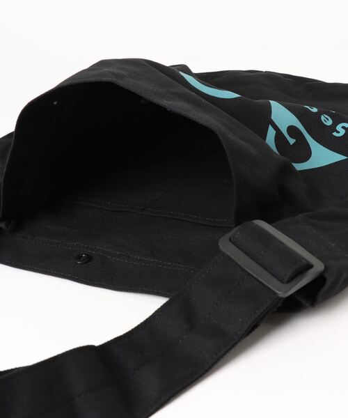 GERRY(ジェリー)の「GERRY / ニュースペーパーバッグ / R1993(ショルダーバッグ・レディース・アイボリー/ブラック・ONESIZE)」の4枚目の写真