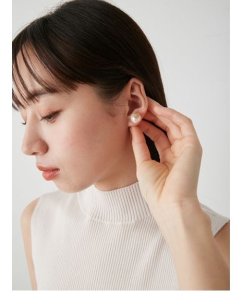 SNIDEL(スナイデル)の「レジンパールバリエピアス(ピアス(両耳用)・レディース・A/C/B・FREE)」の4枚目の写真