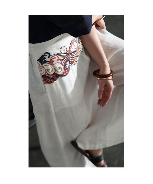 Sawa a la mode(サワアラモード)の「日本画モチーフ刺繍ポイントワイドパンツ(その他パンツ・レディース・ホワイト・FREE)」の20枚目の写真