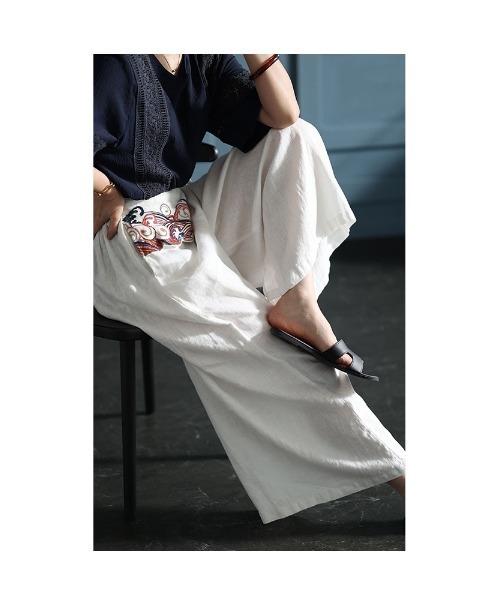 Sawa a la mode(サワアラモード)の「日本画モチーフ刺繍ポイントワイドパンツ(その他パンツ・レディース・ホワイト・FREE)」の9枚目の写真
