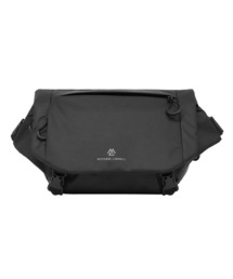 MICHAEL LINNELL（マイケル リンネル）の「【MICHAEL LINNELL/マイケルリンネル】SLING BAG　グネットフラップ　高撥水　リフレクター加工　メッセンジャーバッグ（ショルダーバッグ）」