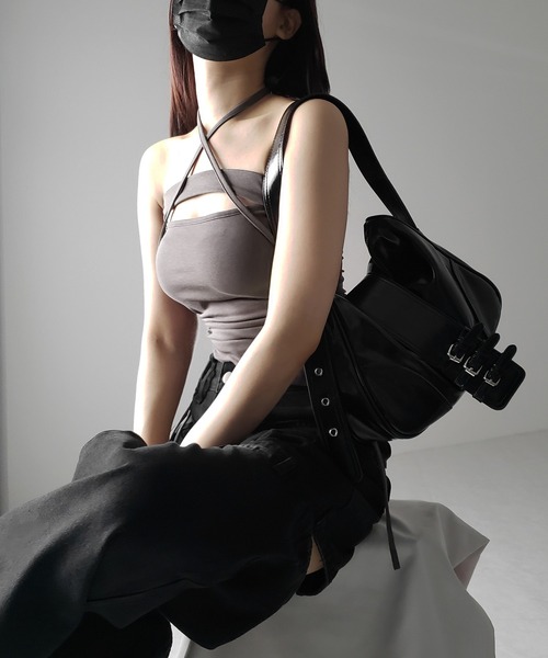 me+em select(ミームセレクト)の「【 カップ付き / 2WAY 】クロスストラップリボンカットアウトショートキャミソール / cross strap ribbon cutout short camisole(キャミソール・レディース・ブラック/ホワイト/グレー・FREE)」の22枚目の写真