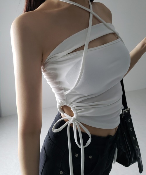 me+em select(ミームセレクト)の「【 カップ付き / 2WAY 】クロスストラップリボンカットアウトショートキャミソール / cross strap ribbon cutout short camisole(キャミソール・レディース・ブラック/ホワイト/グレー・FREE)」の5枚目の写真