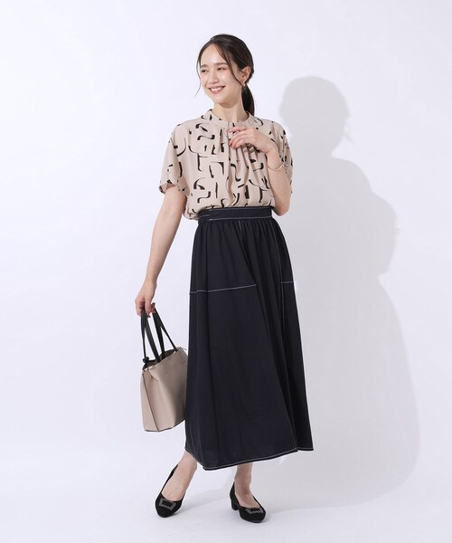 SHOO・LA・RUE(シューラルー)の「◆【ストレッチ】大人のきらめき ビジューヒールパンプス(パンプス・レディース・ブラック/ダークブラウン・45/35)」の9枚目の写真
