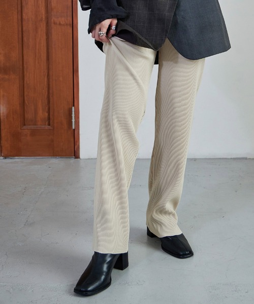 Fashion Letter（ファッションレター）の「【美脚魅せ/7色展開/低身長さん対応】セルフカットプリーツパンツ ストレート ボトムス プリーツ セルフカット パンツ（その他パンツ・レディース・ブルー/アイボリー/ブラック/マスタード/ピンク/テラコッタ/レッド・M）」の4枚目の写真