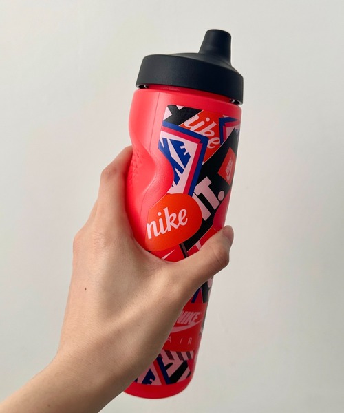 NIKE(ナイキ)の「Nike(ナイキ)/ リフュエル スクイズボトル スポーツボトル ウォーターボトル 水筒 24oz 700ml グラフィック(水筒・メンズ・その他2/その他1/その他3・FREE)」の4枚目の写真