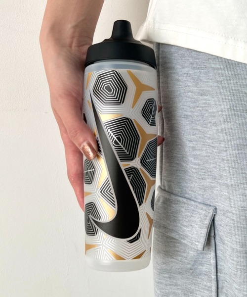 NIKE(ナイキ)の「Nike(ナイキ)/ リフュエル スクイズボトル スポーツボトル ウォーターボトル 水筒 24oz 700ml グラフィック(水筒・メンズ・その他2/その他1/その他3・FREE)」の14枚目の写真