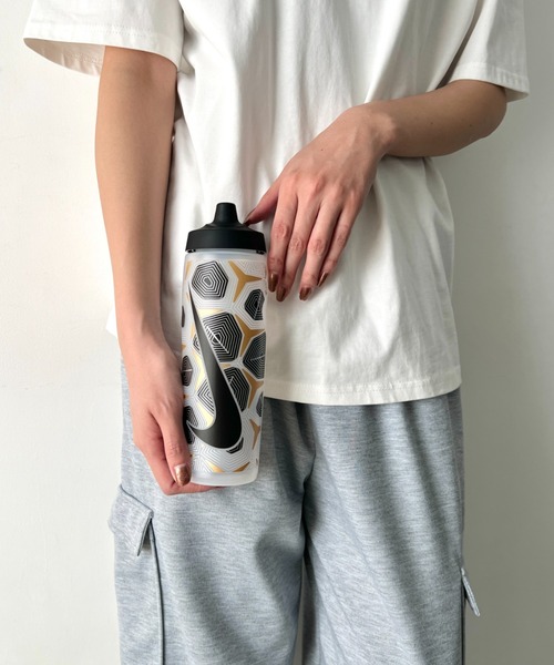 NIKE(ナイキ)の「Nike(ナイキ)/ リフュエル スクイズボトル スポーツボトル ウォーターボトル 水筒 24oz 700ml グラフィック(水筒・メンズ・その他2/その他1/その他3・FREE)」の16枚目の写真