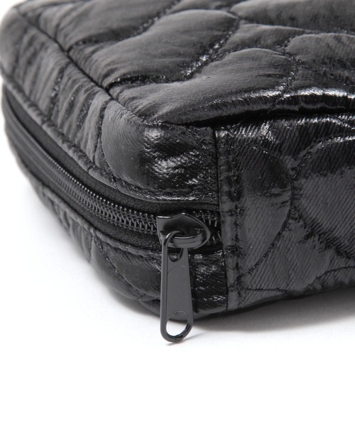 BAYFLOW（ベイフロー）の「[縦型内ポケット付き]BFキルティングスクエアポーチ（ポーチ・レディース・ブラック/シルバー・0）」の8枚目の写真