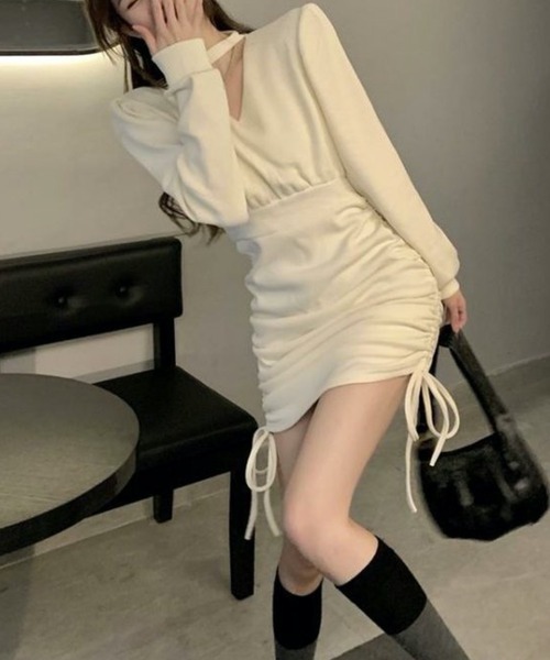 Nia(ニア)の「Nia(ニア)/Vネックチョーカー風 シャーリングワンピース(ワンピース・レディース・ブラック/アイボリー・LARGE/MEDIUM/X-LARGE)」の6枚目の写真