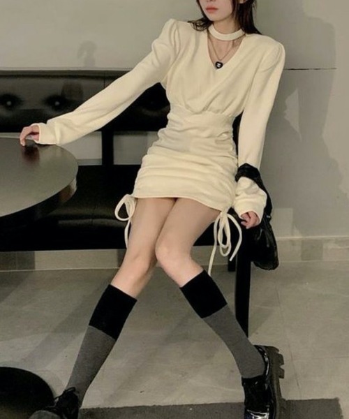 Nia(ニア)の「Nia(ニア)/Vネックチョーカー風 シャーリングワンピース(ワンピース・レディース・ブラック/アイボリー・LARGE/MEDIUM/X-LARGE)」の8枚目の写真
