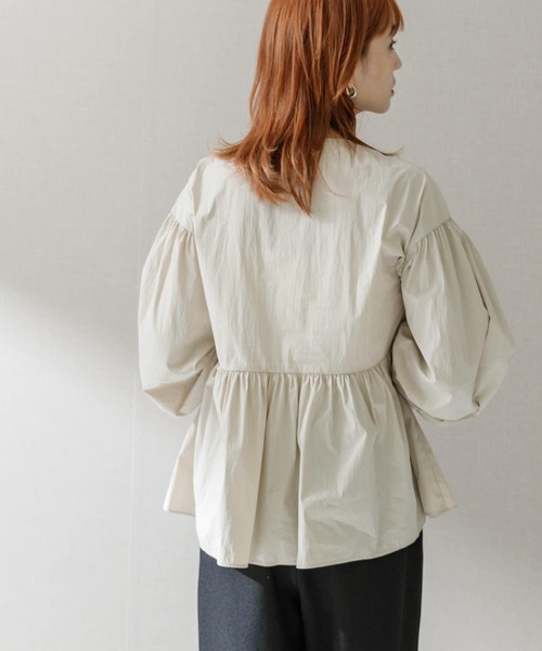 URBAN RESEARCH ROSSO WOMEN（アーバンリサーチ　ロッソ）の「ジップアップボリュームブラウス（シャツ/ブラウス・レディース・ブラック/ベージュ/ホワイト・FREE）」の8枚目の写真