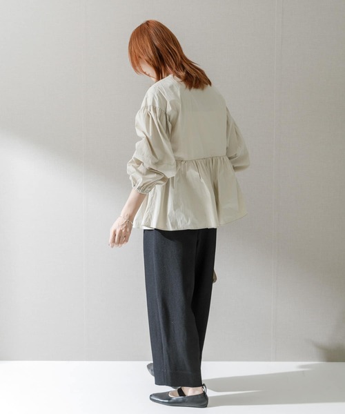 URBAN RESEARCH ROSSO WOMEN（アーバンリサーチ　ロッソ）の「ジップアップボリュームブラウス（シャツ/ブラウス・レディース・ブラック/ベージュ/ホワイト・FREE）」の11枚目の写真