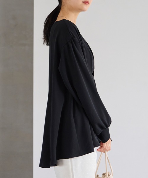 LAVEANGE（ラビアンジェ）の「【洗える】ウエストタックブラウス（シャツ/ブラウス・レディース・ブラック/オフホワイト/モカ・M/LL/3L/4L/5L）」の6枚目の写真