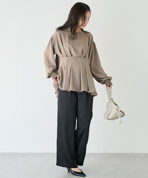LAVEANGE（ラビアンジェ）の「【洗える】ウエストタックブラウス（シャツ/ブラウス・レディース・ブラック/オフホワイト/モカ・M/LL/3L/4L/5L）」の19枚目の写真
