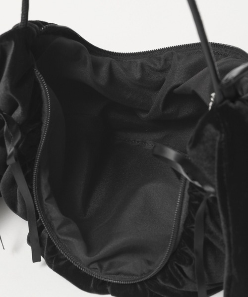 FOREVER 21（フォーエバー トゥエンティーワン）の「ベロアショルダーバッグ（ショルダーバッグ・レディース・グレー/ブラック・FREE）」の10枚目の写真