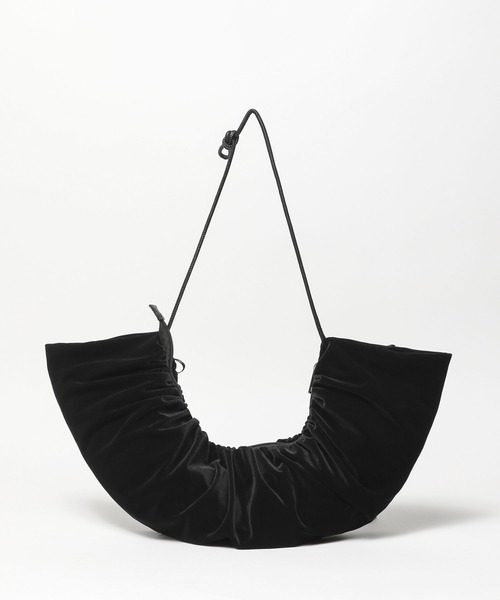 FOREVER 21（フォーエバー トゥエンティーワン）の「ベロアショルダーバッグ（ショルダーバッグ・レディース・グレー/ブラック・FREE）」の5枚目の写真