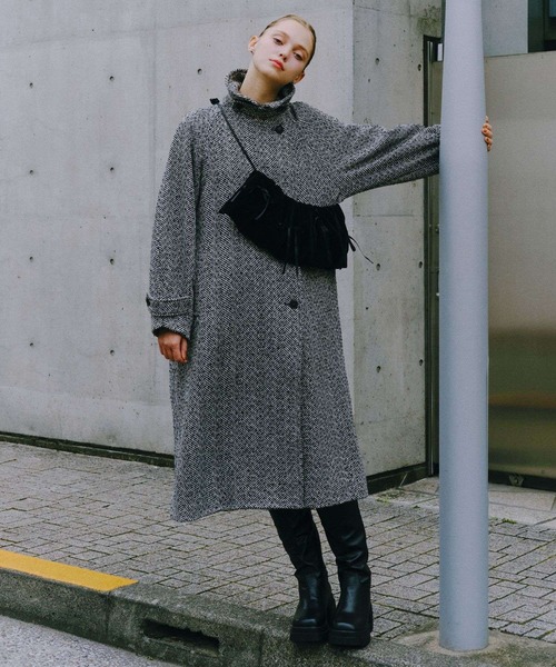 FOREVER 21（フォーエバー トゥエンティーワン）の「ベロアショルダーバッグ（ショルダーバッグ・レディース・グレー/ブラック・FREE）」の13枚目の写真