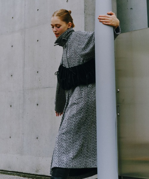 FOREVER 21（フォーエバー トゥエンティーワン）の「ベロアショルダーバッグ（ショルダーバッグ・レディース・グレー/ブラック・FREE）」の15枚目の写真