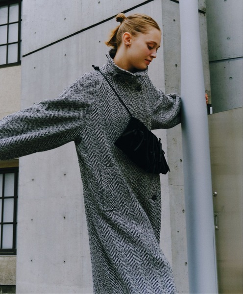 FOREVER 21（フォーエバー トゥエンティーワン）の「ベロアショルダーバッグ（ショルダーバッグ・レディース・グレー/ブラック・FREE）」の16枚目の写真