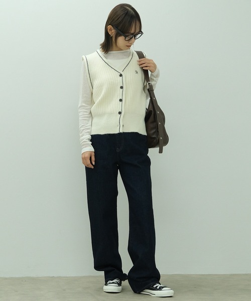 HEILIS(ヘイリス)の「Vネック刺繍入りラインニットベスト / ワンポイント カレッジ スクール フレンチ シティガール 韓国(ベスト・レディース・ネイビー/グレー/アイボリー・FREE)」の11枚目の写真