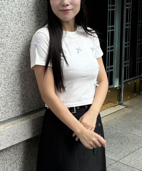 madrepadre(マドレパドレ)の「リボンデザインショート丈半袖Tシャツ(Tシャツ/カットソー・レディース・グレー/ブラック/ホワイト・LARGE)」の2枚目の写真