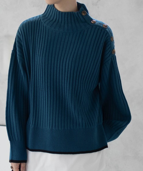 NAVY(ネイビー)の「nAvy 洗えるニット 肩ボタンフェイクレイヤードハイネック(ニット/セーター・レディース・オレンジ/ベージュ/ホワイト×ブラック/ブルーグリーン/杢グレー・フリー)」の4枚目の写真