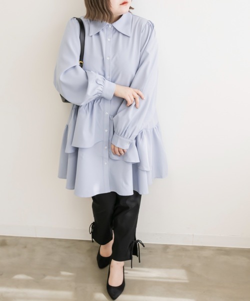 CLETTE(クレット)の「アシメティアード長袖シャツチュニック(チュニック・レディース・アイボリー/ブルー/チャコールグレー・LL/3L/4L)」の1枚目の写真