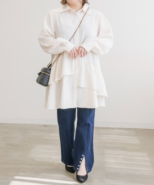 CLETTE(クレット)の「アシメティアード長袖シャツチュニック(チュニック・レディース・アイボリー/ブルー/チャコールグレー・LL/3L/4L)」の4枚目の写真