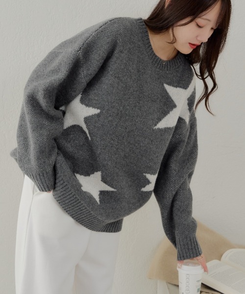 APPORTE PAR LES MARCHES(アポルテパーレマルシェ)の「星柄ジャガードニット(ニット/セーター・レディース・ボルドー/チャコール/アイボリー・FREE)」の2枚目の写真