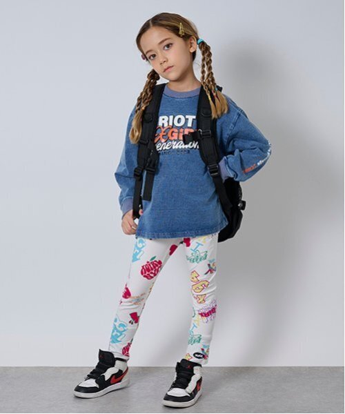 X-girl Stages(エックスガールステージス)の「【残り80cmのみ!】ロゴプリント長袖Tシャツ(Tシャツ/カットソー・キッズ・オフホワイト/ブルー/ブラック・80cm/90cm/100cm/110cm/120cm/130cm/140cm)」の4枚目の写真