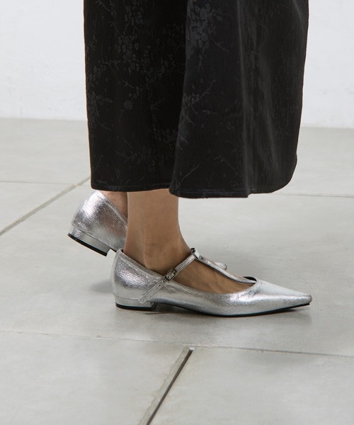 COLONY 2139（コロニートゥーワンスリーナイン）の「Tストラップフラットシューズ（パンプス・レディース・ブラック/シルバー/ホワイト・MEDIUM/LARGE）」の17枚目の写真