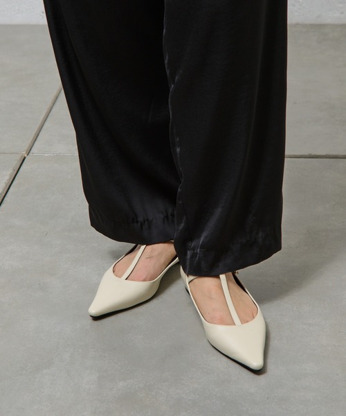 COLONY 2139（コロニートゥーワンスリーナイン）の「Tストラップフラットシューズ（パンプス・レディース・ブラック/シルバー/ホワイト・MEDIUM/LARGE）」の5枚目の写真