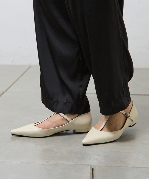 COLONY 2139（コロニートゥーワンスリーナイン）の「Tストラップフラットシューズ（パンプス・レディース・ブラック/シルバー/ホワイト・MEDIUM/LARGE）」の6枚目の写真