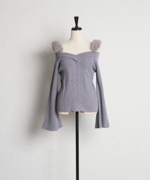 tocco closet（トッコ　クローゼット）の「肩ファー付きケーブルニットプルオーバー（ニット/セーター・レディース・オフホワイト/グレイッシュブルー・M）」の3枚目の写真