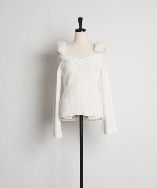 tocco closet（トッコ　クローゼット）の「肩ファー付きケーブルニットプルオーバー（ニット/セーター・レディース・オフホワイト/グレイッシュブルー・M）」の4枚目の写真