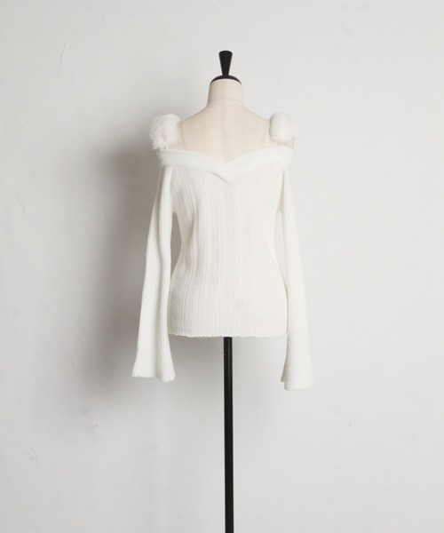 tocco closet（トッコ　クローゼット）の「肩ファー付きケーブルニットプルオーバー（ニット/セーター・レディース・オフホワイト/グレイッシュブルー・M）」の6枚目の写真