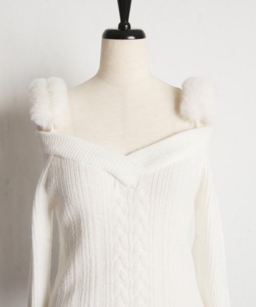 tocco closet（トッコ　クローゼット）の「肩ファー付きケーブルニットプルオーバー（ニット/セーター・レディース・オフホワイト/グレイッシュブルー・M）」の8枚目の写真