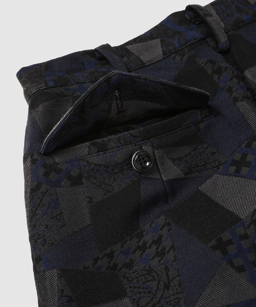 ANREALAGE(アンリアレイジ)の「PATCHWORK JACQUARD TUCKED SKIRT(スカート・レディース・ネイビー/グレー・36)」の5枚目の写真