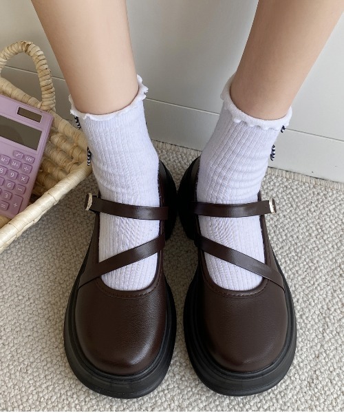 SHEPP(シープ)の「ダブルベルトシンプルメリージェーン厚底パンプス(パンプス・レディース・ブラック/ブラウン・L/M/S)」の6枚目の写真