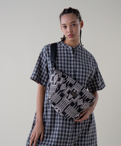 PENDLETON（ペンドルトン）の「ゴブランウェストバッグ（ボディバッグ/ウエストポーチ・メンズ・ブラック系その他2/ホワイト系その他2・FREE）」の2枚目の写真