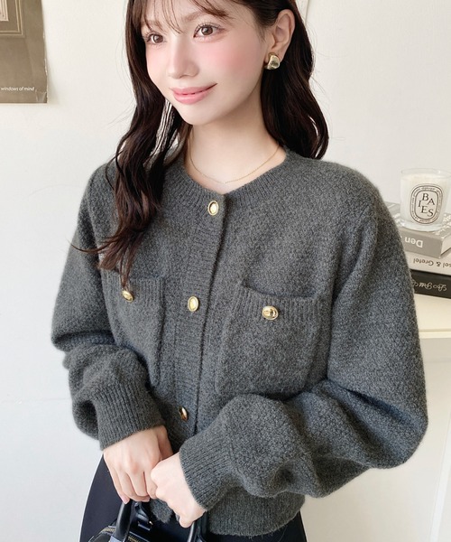 moment+(モーメントプラス)の「Wポケット金ボタンニットカーディガン(カーディガン/ボレロ・レディース・レッド/チャコールグレー/ブラック/アイボリー・L/M)」の1枚目の写真